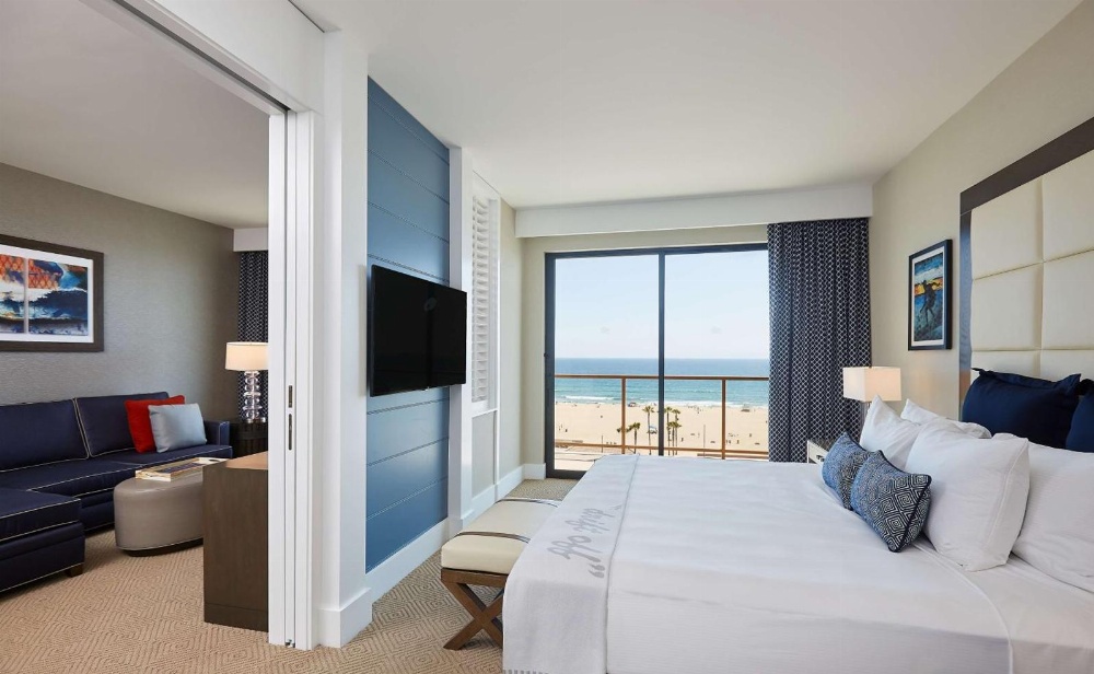 One-Bedroom King Suite - Oceanfront - Twin Dolphin Tower